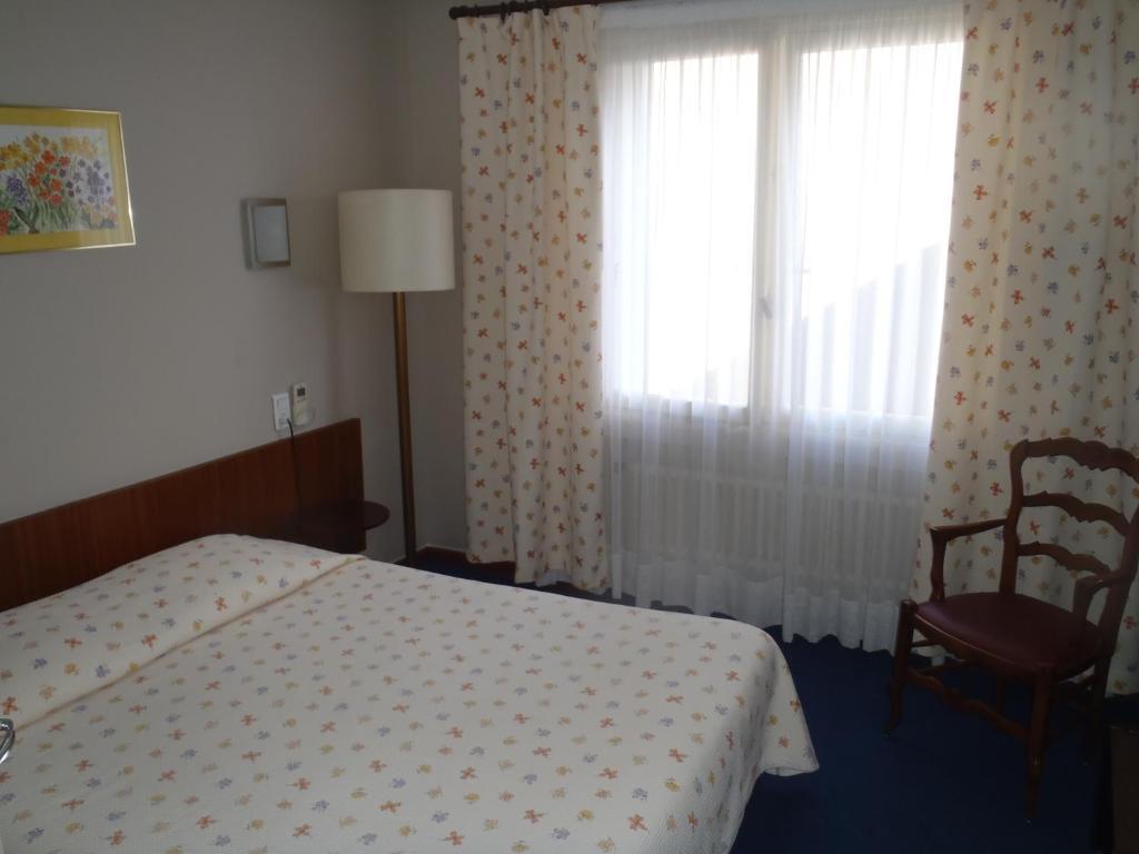 Grand Hotel Du Cours Sisteron Room photo