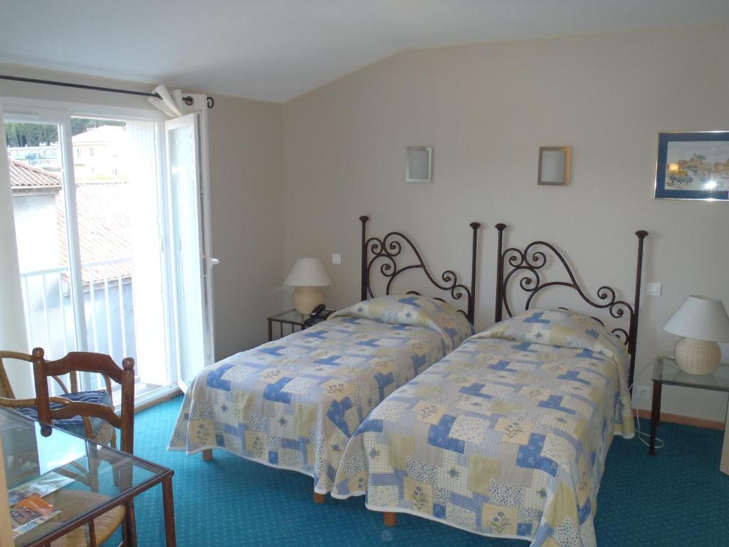 Grand Hotel Du Cours Sisteron Room photo